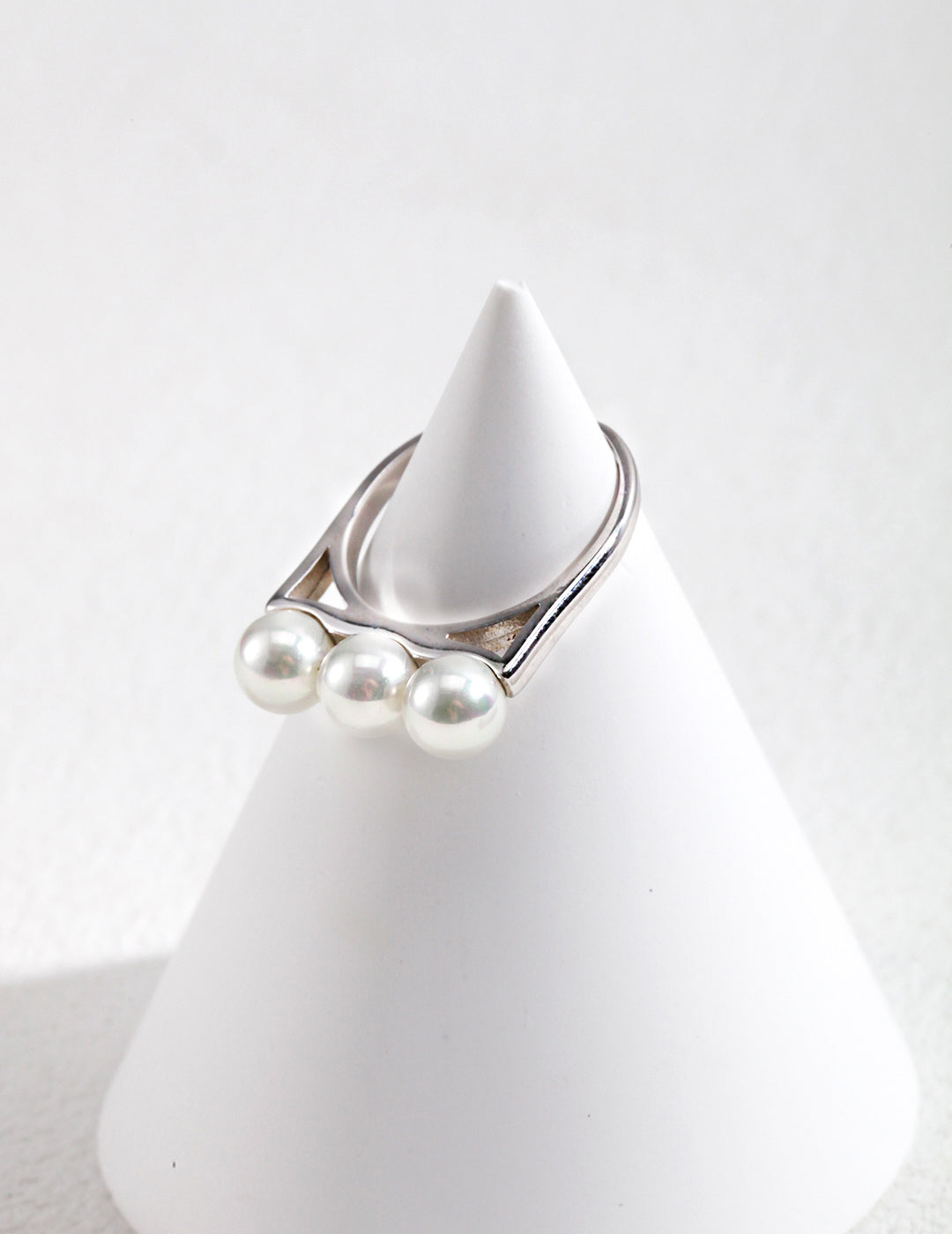 Sterling silver ring with 3 pearls in line