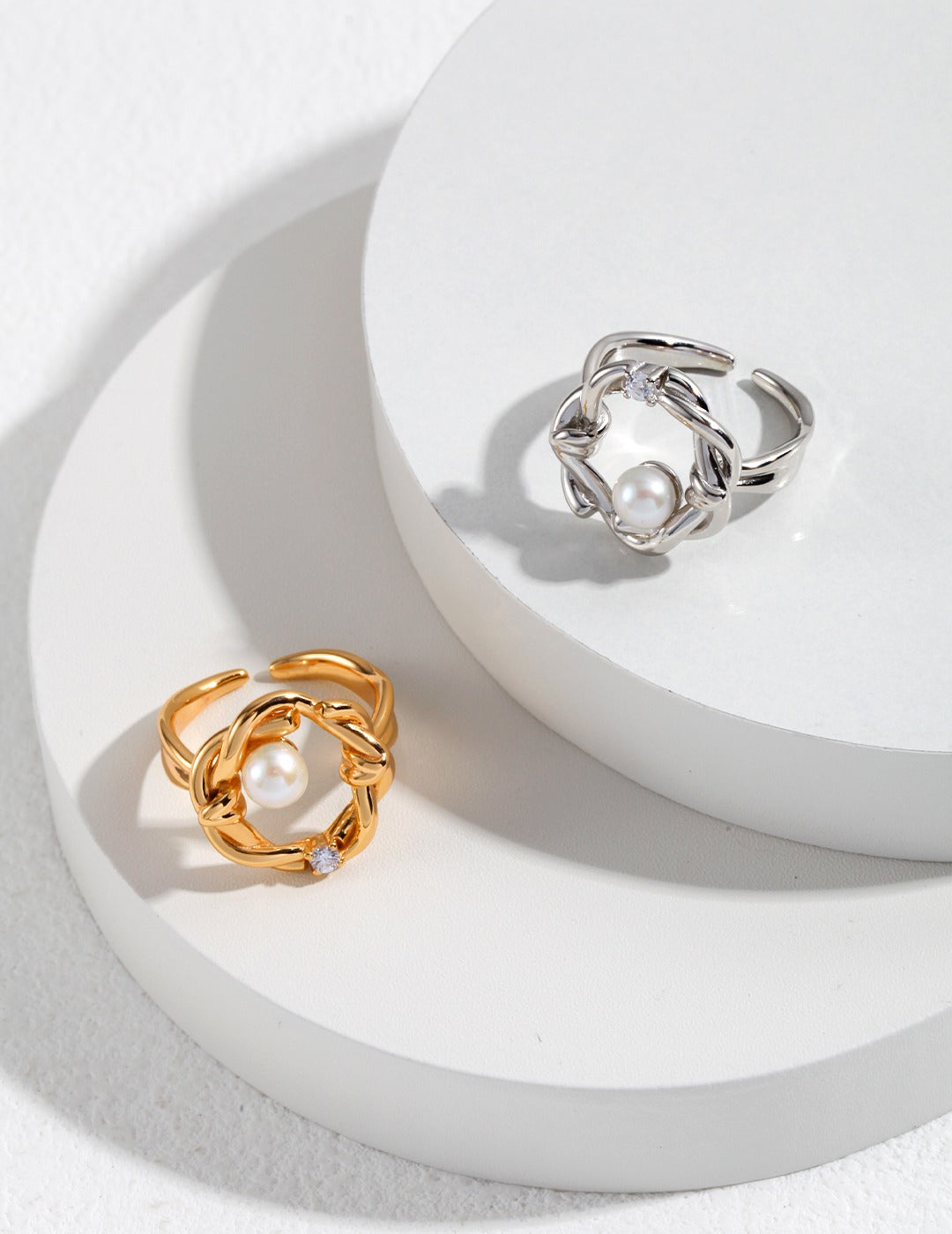 Willow circle ring with pearl and zircon