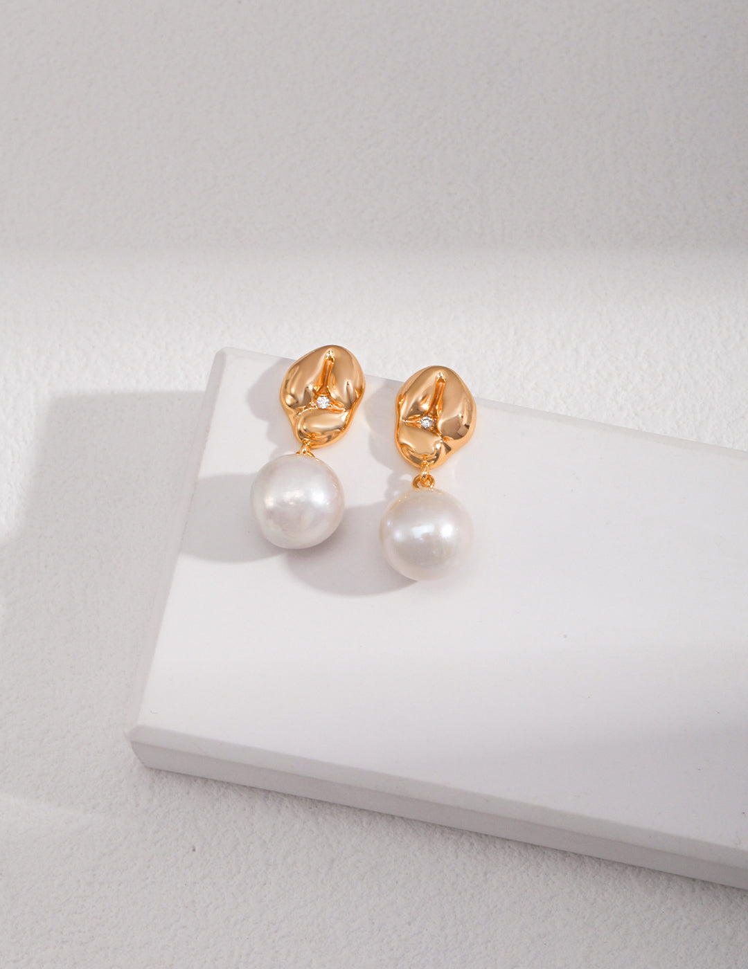Pearl Earrings with Zirconia Stone