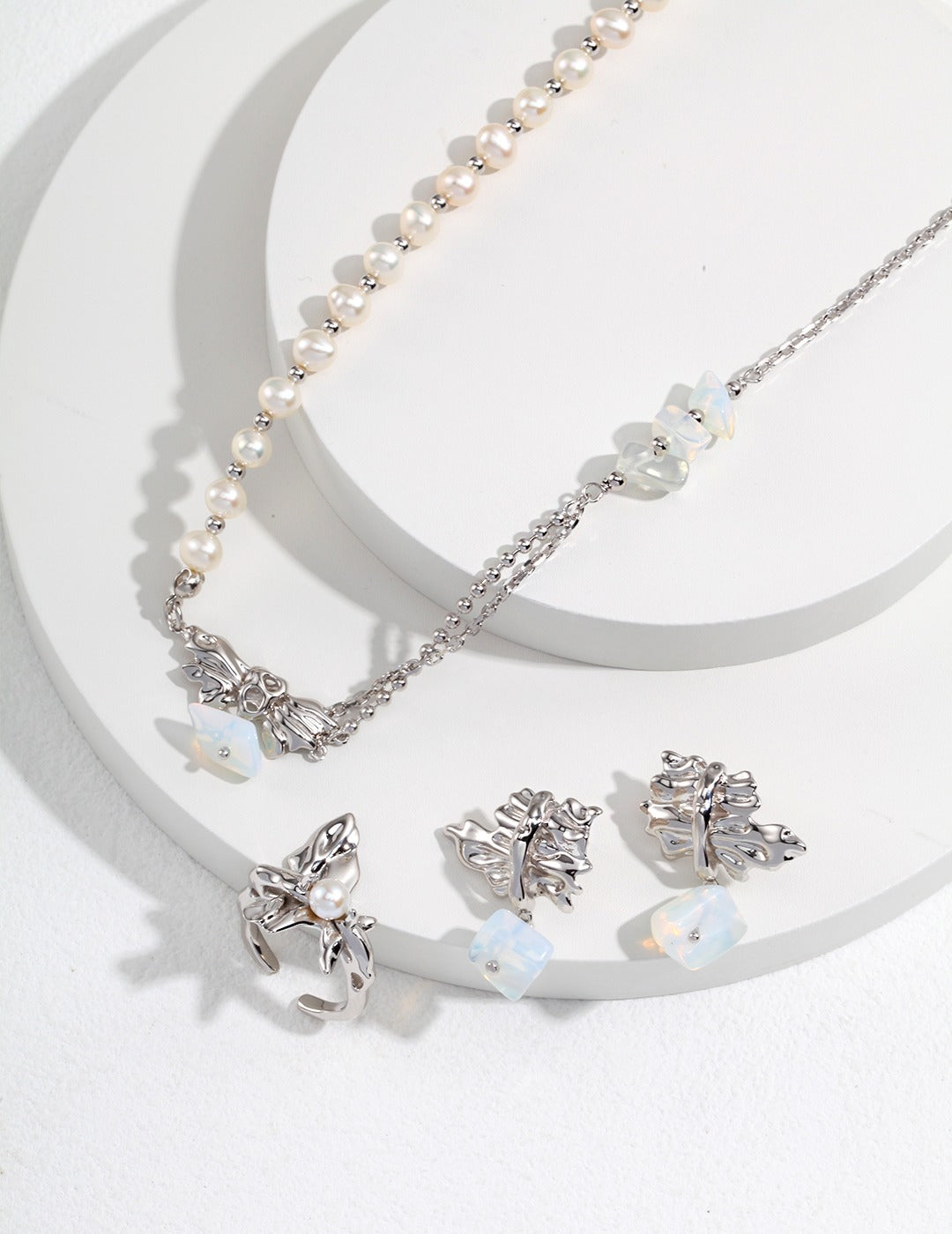 Irregular Pleated Design Collection Sterling Silver Pearl Necklace