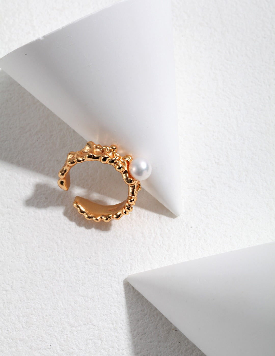 Pearl Ring with Wave element